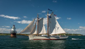 Schooner American Eagle sailing to The Gam in 2018